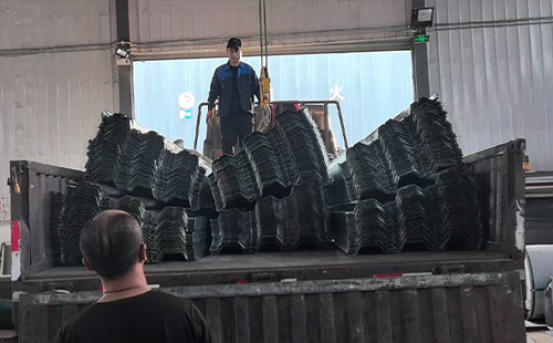 闭口楼承板耐火时限实测：大跨度怎样选海西楼承板